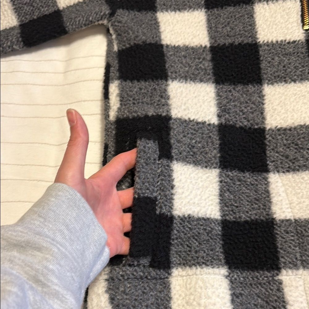 Old Navy Black and White Sweatshirt Buffalo Plaid - Picture 4 of 8